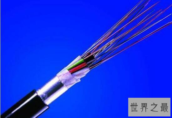 中国最快光纤，560Tb/s可供全球人同时通话