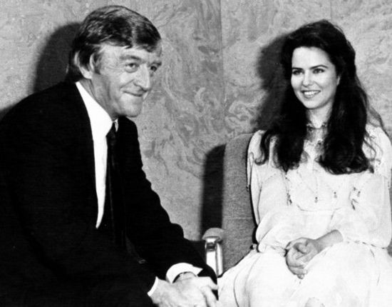 材料图片：女星库史塔克曾是安德鲁王子的最爱。图为1983年她接收电视节目把持人麦可帕金金森访考察时的绘面。